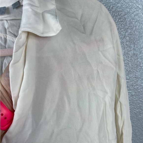 Vince 100% Silk Ivory V Neck Long Sleeve Top Sz L Button Quiet Luxury Mature - Picture 4 of 10